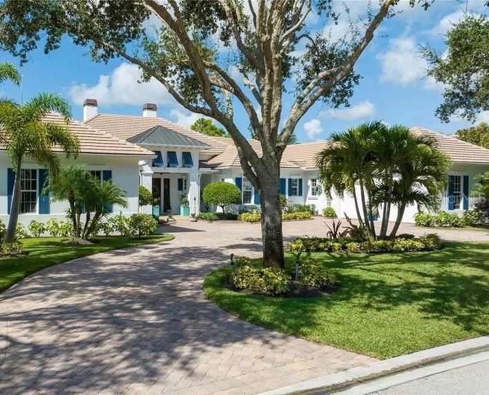 Recently Sold: $2,900,000 (4 beds, 6 baths, 5156 Square Feet)