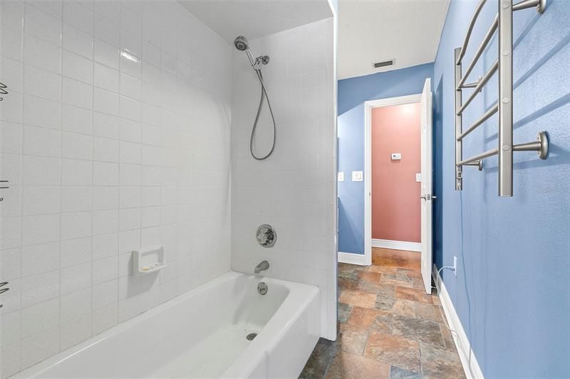 最近售出: $295,000 (2 贝兹, 2 浴室, 1394 平方英尺)