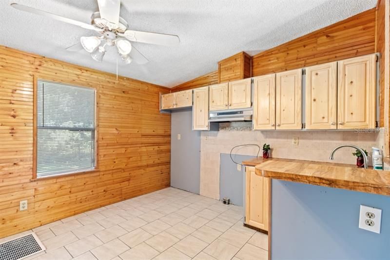 Recently Sold: $160,000 (3 beds, 2 baths, 1040 Square Feet)