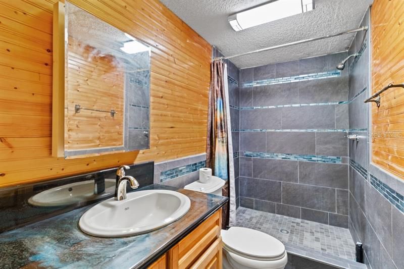最近售出: $160,000 (3 贝兹, 2 浴室, 1040 平方英尺)