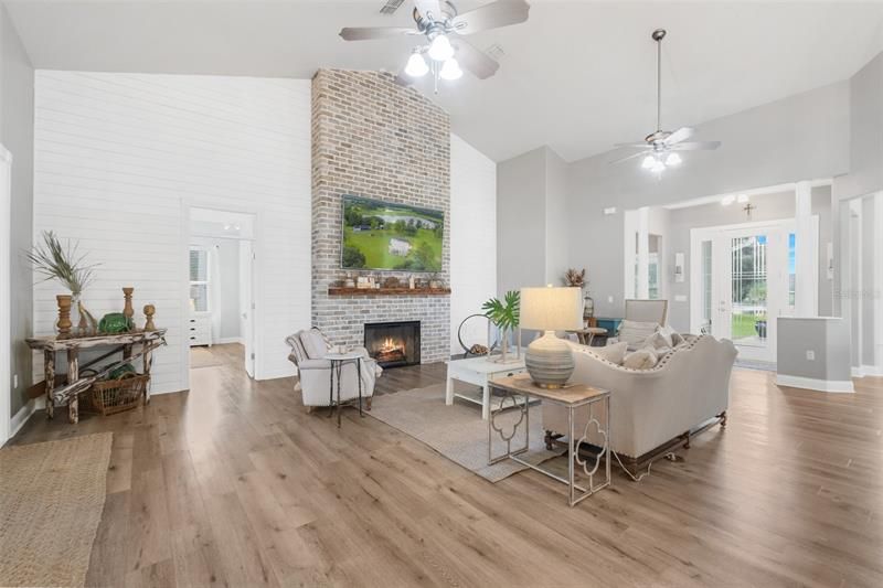 Recently Sold: $2,495,000 (4 beds, 3 baths, 3543 Square Feet)