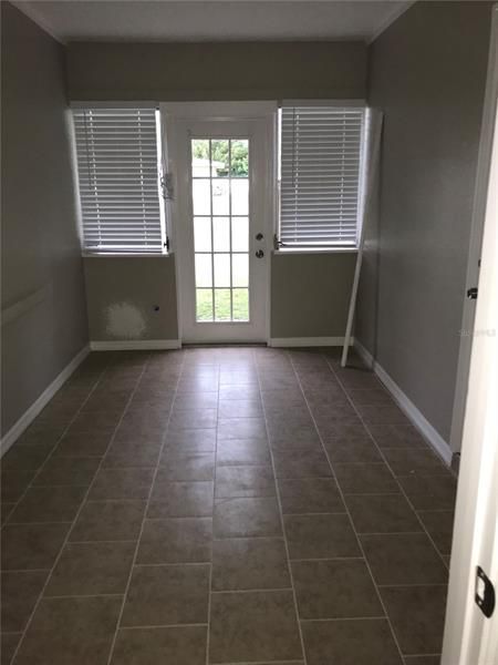 Recently Rented: $1,100 (2 beds, 1 baths, 1200 Square Feet)