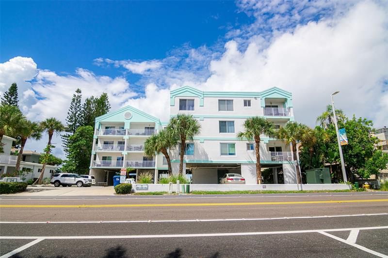 Recently Sold: $1,150,000 (3 beds, 2 baths, 1295 Square Feet)