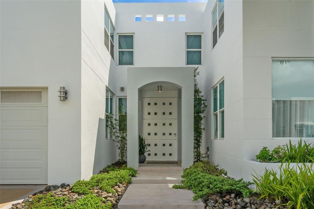 Recently Sold: $895,000 (4 beds, 1 baths, 2600 Square Feet)