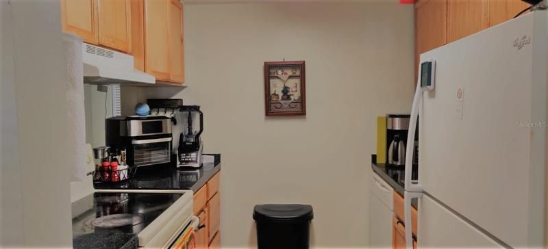 Active With Contract: $1,480 (2 beds, 1 baths, 970 Square Feet)