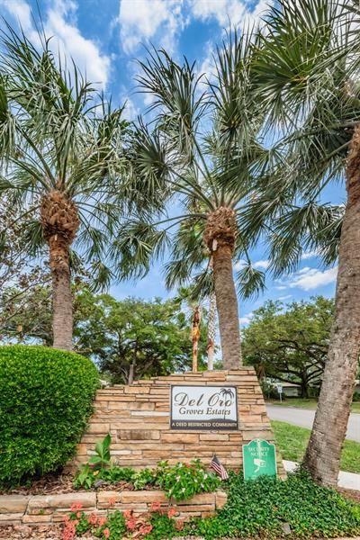 Recently Sold: $925,000 (4 beds, 2 baths, 2496 Square Feet)