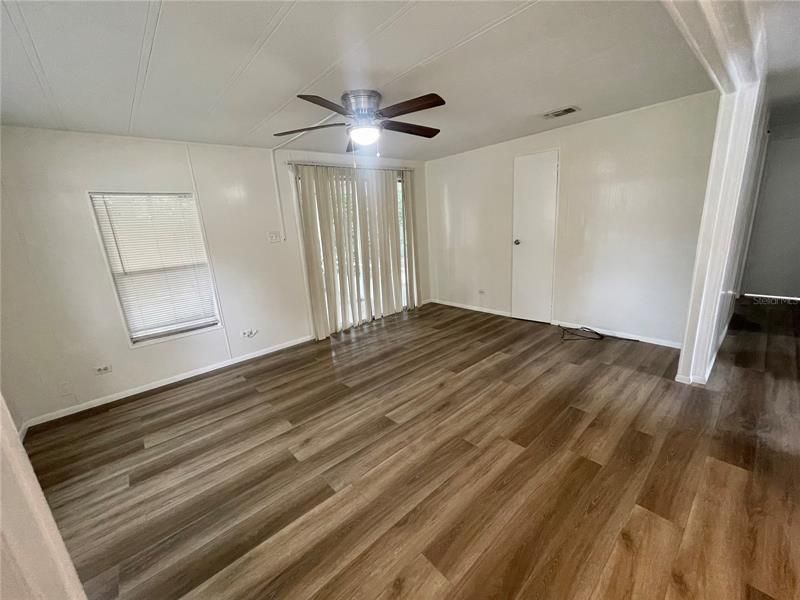 Recently Sold: $165,000 (2 beds, 2 baths, 864 Square Feet)