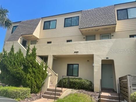 Recently Sold: $650,000 (2 beds, 2 baths, 1064 Square Feet)