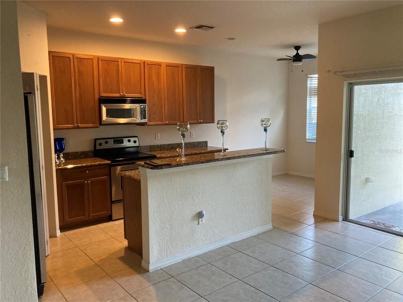 Recently Sold: $350,000 (3 beds, 2 baths, 1776 Square Feet)