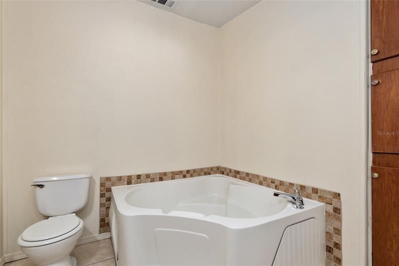 最近售出: $209,900 (3 贝兹, 2 浴室, 1512 平方英尺)