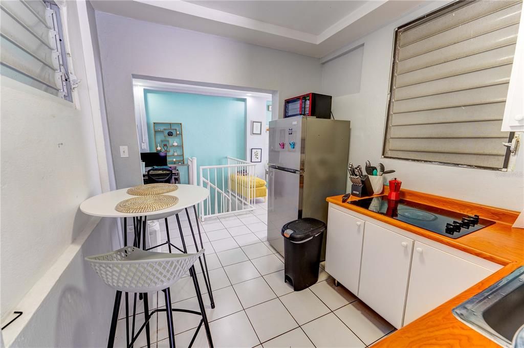 Vendido Recientemente: $600,000 (4 camas, 2 baños, 2131 Pies cuadrados)