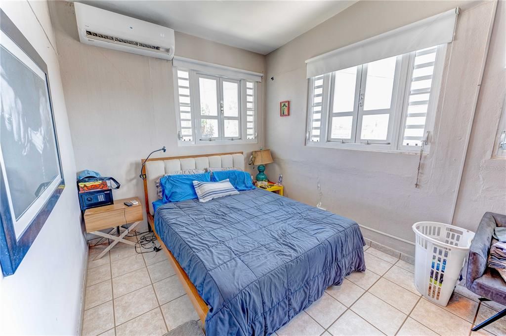 Vendido Recientemente: $600,000 (4 camas, 2 baños, 2131 Pies cuadrados)