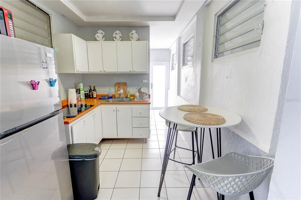 Vendido Recientemente: $600,000 (4 camas, 2 baños, 2131 Pies cuadrados)