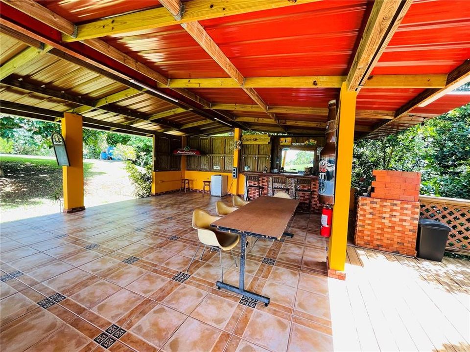 Vendido Recientemente: $395,000 (4 camas, 3 baños, 1900 Pies cuadrados)