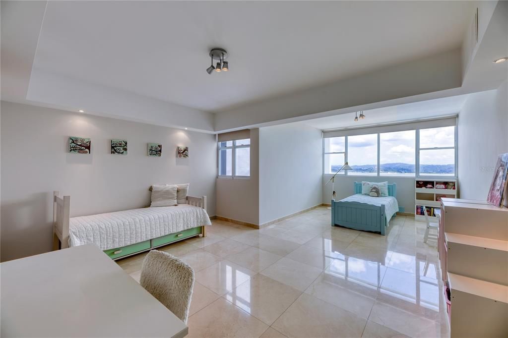 Vendido Recientemente: $1,799,000 (4 camas, 4 baños, 4071 Pies cuadrados)