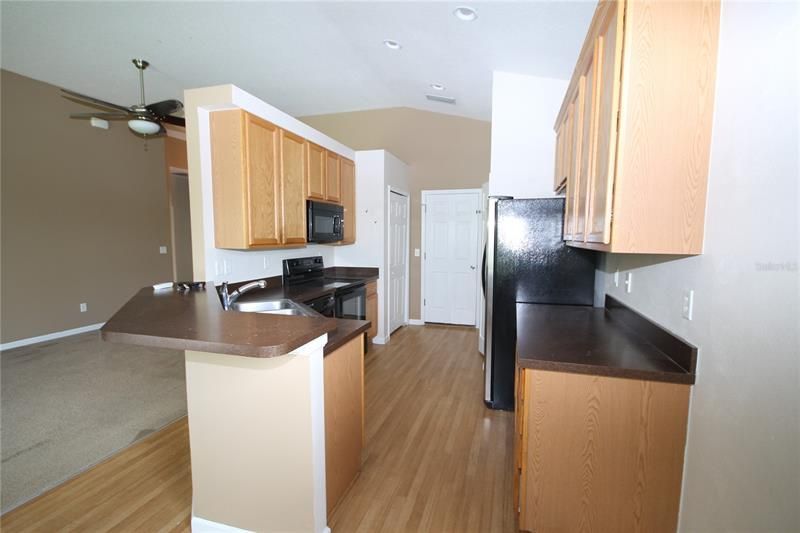 Recently Rented: $1,725 (3 beds, 2 baths, 1357 Square Feet)