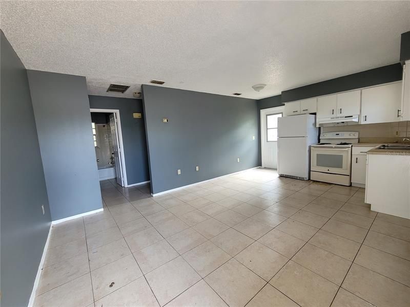 Recently Rented: $1,100 (1 beds, 1 baths, 1040 Square Feet)