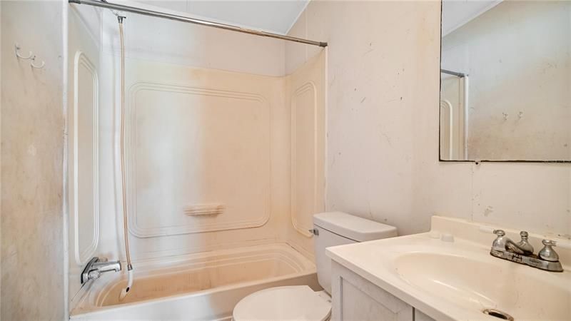 最近售出: $130,000 (3 贝兹, 2 浴室, 1080 平方英尺)