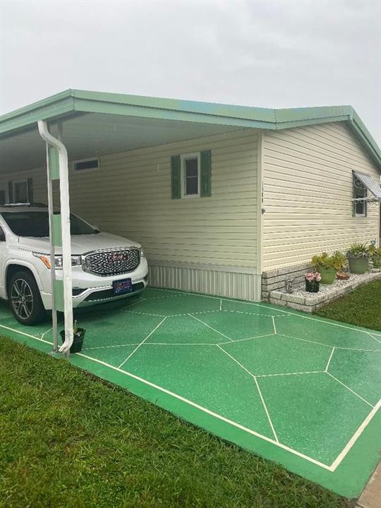 Front View/Carport