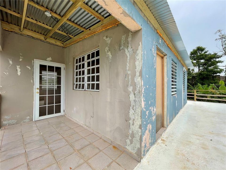 Vendido Recientemente: $81,000 (5 camas, 3 baños, 1778 Pies cuadrados)