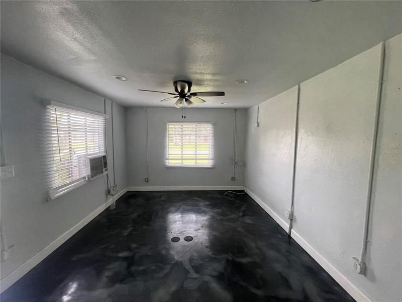 Recently Rented: $1,795 (2 beds, 1 baths, 900 Square Feet)