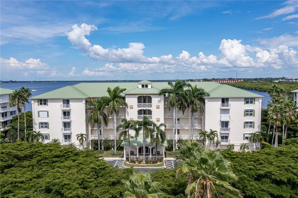 Recently Sold: $679,000 (3 beds, 2 baths, 2172 Square Feet)