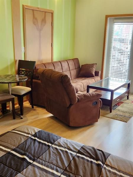 Recently Rented: $1,200 (1 beds, 1 baths, 463 Square Feet)