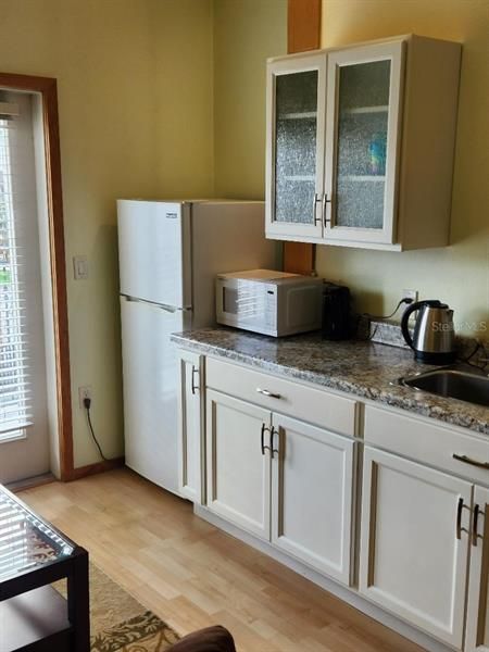 Recently Rented: $1,200 (1 beds, 1 baths, 463 Square Feet)