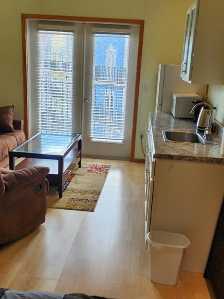 Recently Rented: $1,200 (1 beds, 1 baths, 463 Square Feet)