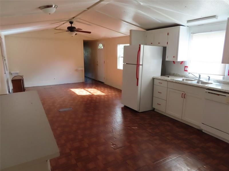 Vendido Recientemente: $109,900 (3 camas, 2 baños, 924 Pies cuadrados)