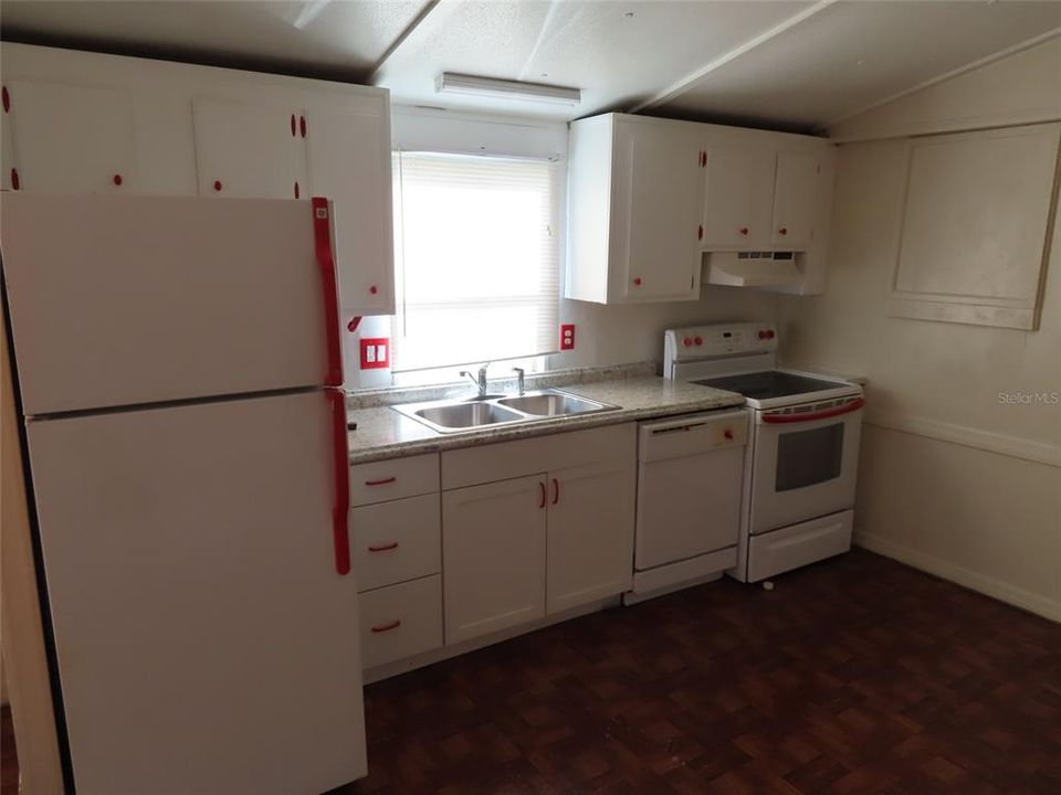 Vendido Recientemente: $109,900 (3 camas, 2 baños, 924 Pies cuadrados)