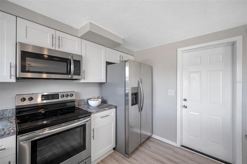 Recently Sold: $239,000 (2 beds, 1 baths, 948 Square Feet)