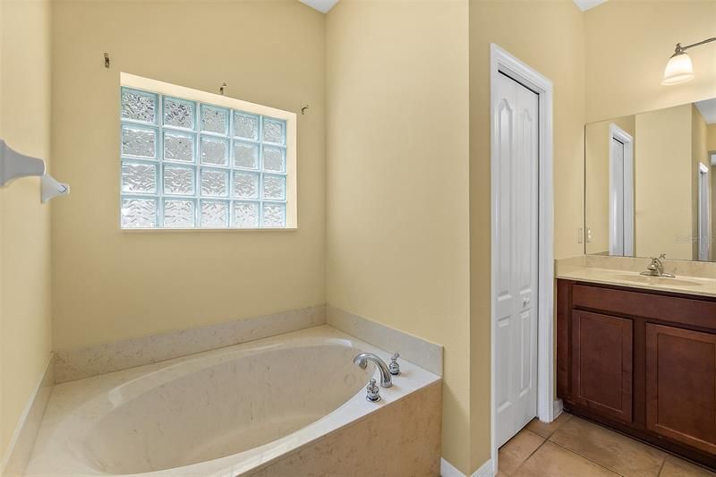 最近租的: $3,500 (3 贝兹, 2 浴室, 2056 平方英尺)