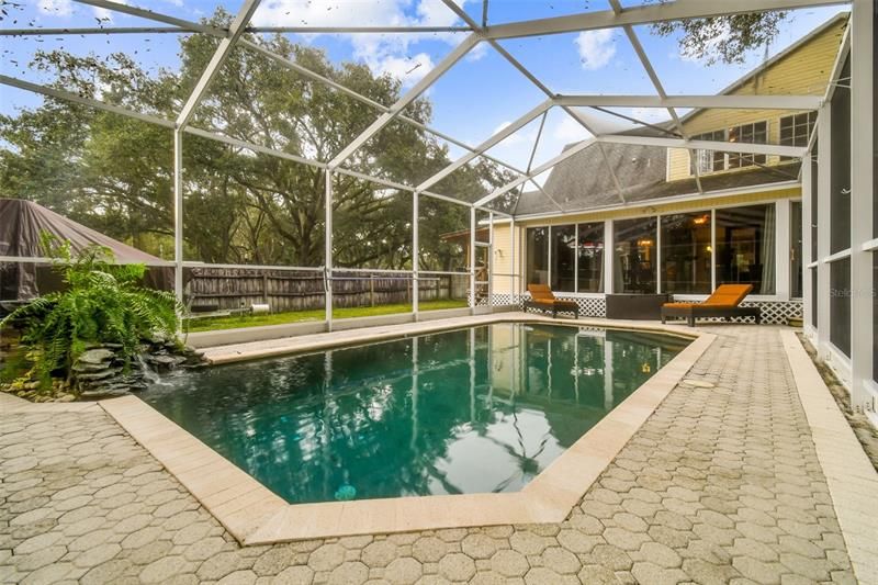 Recently Sold: $850,000 (5 beds, 3 baths, 4138 Square Feet)