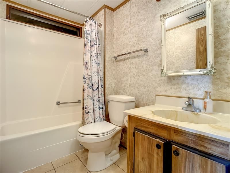 最近售出: $110,000 (2 贝兹, 2 浴室, 1056 平方英尺)