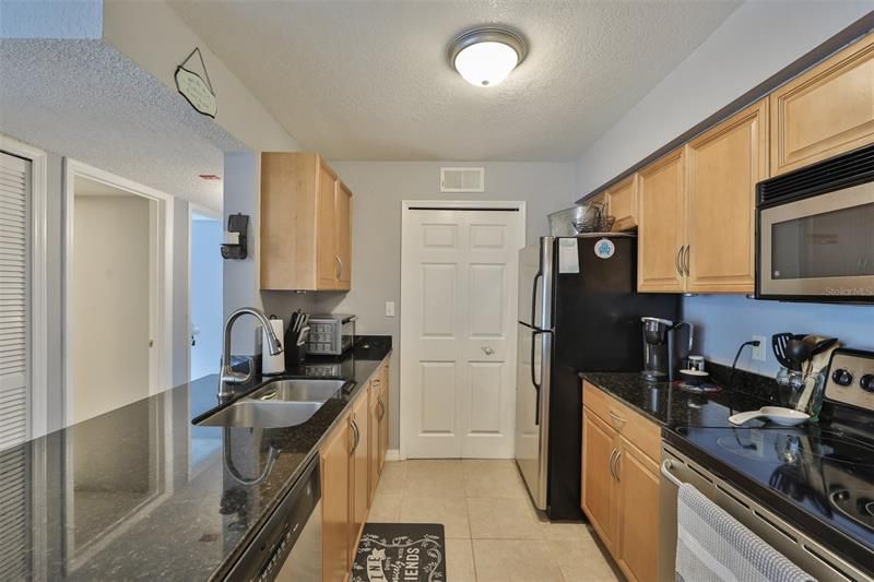 Recently Sold: $230,000 (2 beds, 2 baths, 1121 Square Feet)