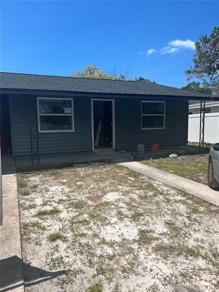 Recently Sold: $305,000 (2 beds, 1 baths, 826 Square Feet)