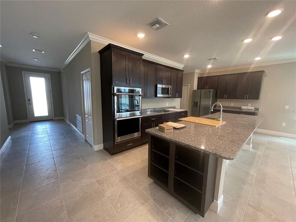 Recently Sold: $383,900 (3 beds, 2 baths, 1988 Square Feet)