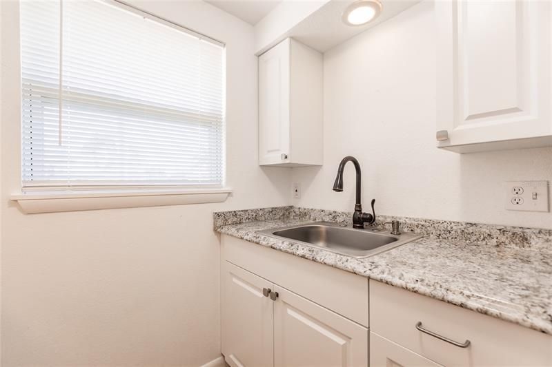 Recently Rented: $1,850 (2 beds, 1 baths, 880 Square Feet)