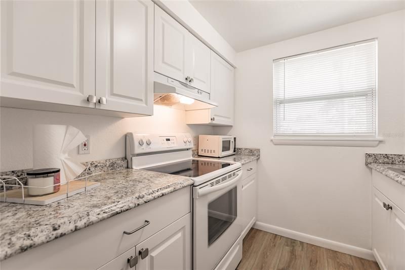 Recently Rented: $1,850 (2 beds, 1 baths, 880 Square Feet)