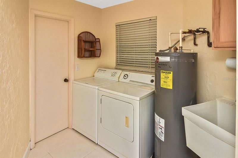 Laundry room with laundry tub
