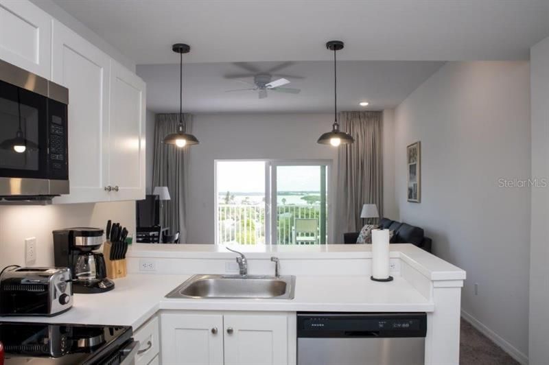 Recently Sold: $650,000 (1 beds, 2 baths, 770 Square Feet)