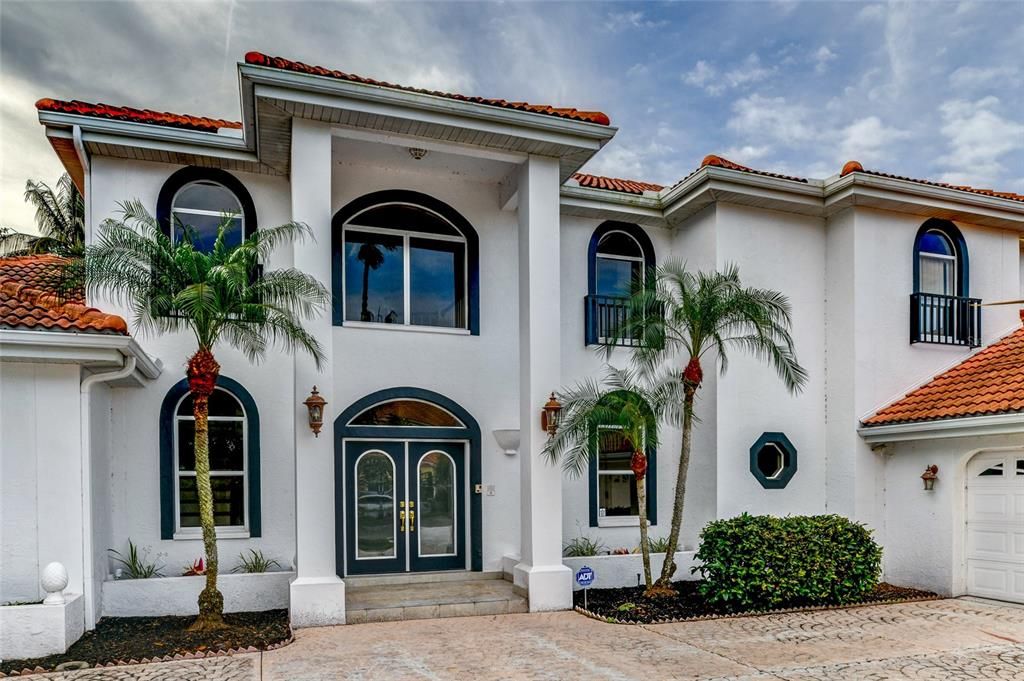 Recently Sold: $1,350,000 (5 beds, 4 baths, 4636 Square Feet)