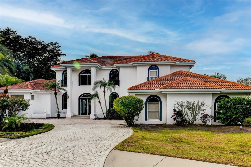 Recently Sold: $1,350,000 (5 beds, 4 baths, 4636 Square Feet)