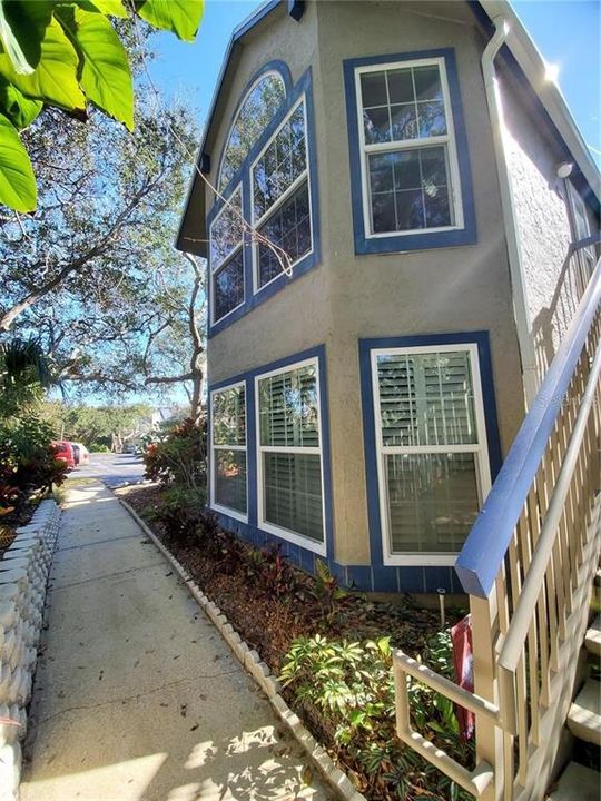 最近售出: $345,000 (2 贝兹, 2 浴室, 1096 平方英尺)