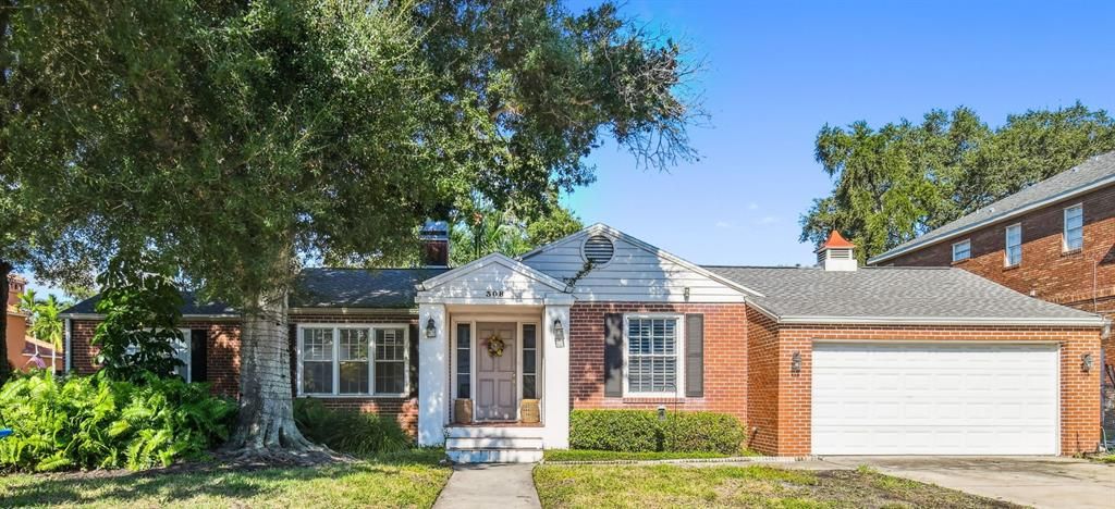 Vendido Recientemente: $1,600,000 (4 camas, 3 baños, 3318 Pies cuadrados)