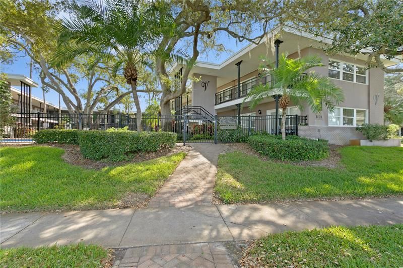 Recently Sold: $385,000 (1 beds, 1 baths, 625 Square Feet)