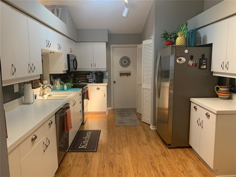 Recently Rented: $4,000 (3 beds, 2 baths, 1601 Square Feet)