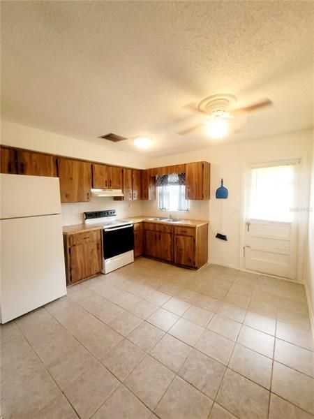 Recently Rented: $1,145 (2 beds, 1 baths, 800 Square Feet)