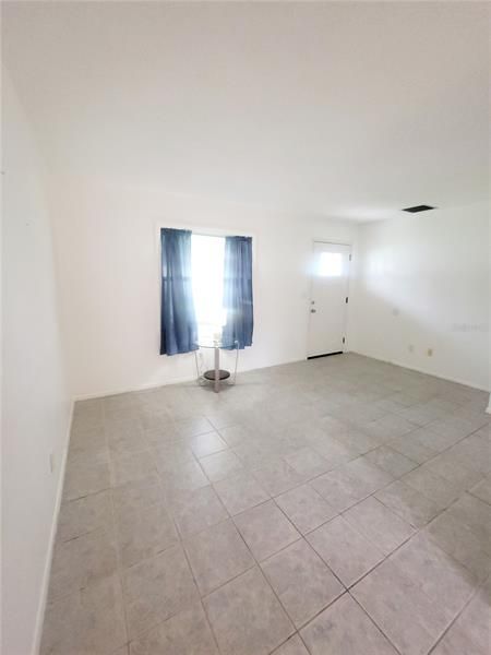 Recently Rented: $1,145 (2 beds, 1 baths, 800 Square Feet)